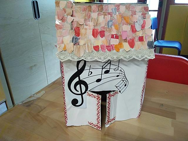 Team 3 Porto Garibaldi work on Greek the house of Music