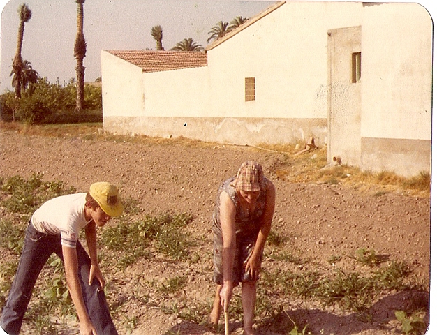 Tota la família treballa en el camp