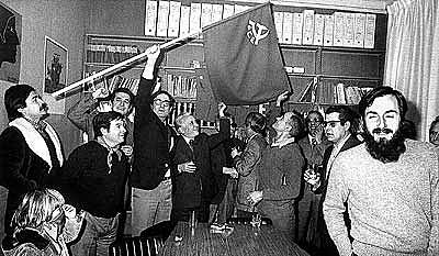 Legalización de partidos políticos, incluyendo el PCE.