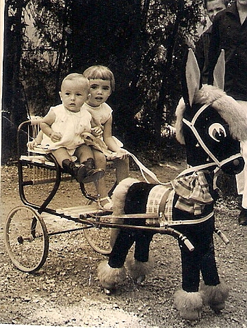 Neix la seva germana petita Angelita