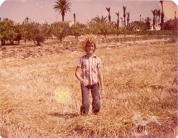 Comença a estudiar i treballar en el camp