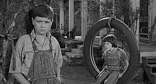 Aunt Alexandra moves into the Finch home.