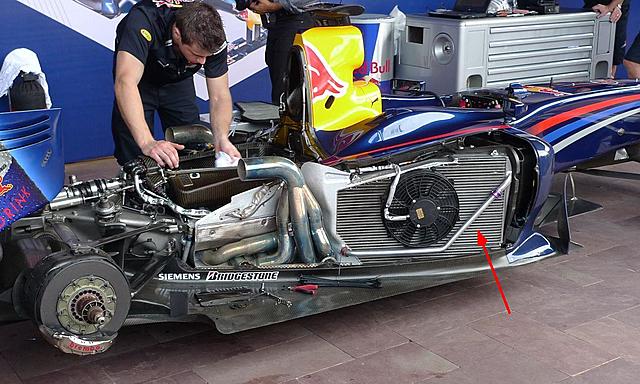 S'INCORPORA UN SISTEMA DE DOBLE EXTINGUIDOR EN EL MONOPLAÇA PERQUÈ EN CAS D'INCENDI HI HAGI UN SUPORT PER SI L'EXTINTOR PRINCIPAL ARRIBA A FALLAR.