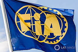 LA FIA COMENÇA A REALITZAR INSPECCIONS A peu EN LES PISTES PRÈVIES A LA CARRERA PER A ASSEGURAR-SE QUE TOT ESTÀ EN ORDRE.