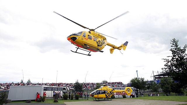 EN CAS D'EMERGÈNCIA MÈDICA, ES COMPTARÀ DURANT TOT EL CAP DE SETMANA AMB UN HELICÒPTER LLEST PER A ENLAIRAR.