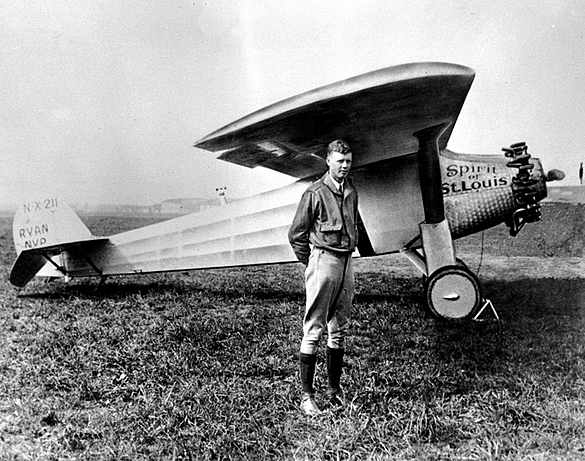 première traversée de l'Atlantique sans escale par Alcock et Brown.