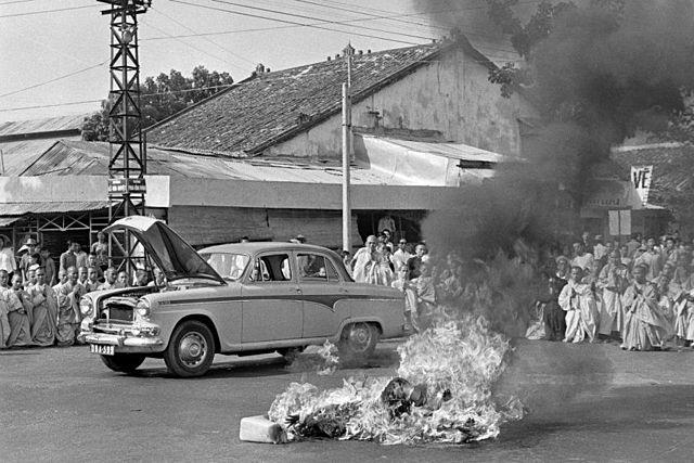A South Vietnamese monk sets himself on fire.