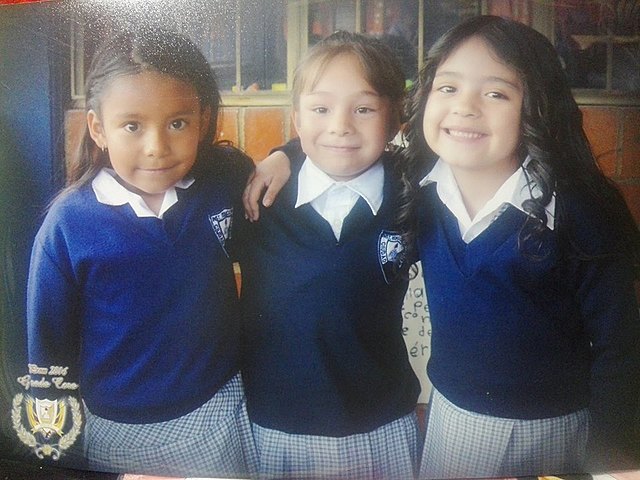 Mi hermanita Laura Camila inicia su vida académica, lo que logra un gran cambio en nuestra vida pues modifica nuestra rutina.