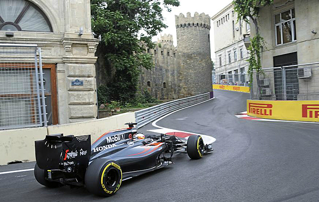 LA FIA DESIGNA UN EQUIP D'EXPERTS PERQUÈ DESENVOLUPI NOVES TECNOLOGIES QUE TORNIN LA F1 MÉS SEGURA I USA ANÀLISI PER COMPUTADORA PER A IDENTIFICAR 27 CORBES ESPECIALMENT QUE SÓN PERILLOSES.