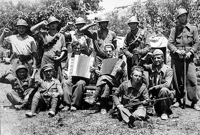 Entrada de las Brigadas Internacionales en la Guerra Civil.