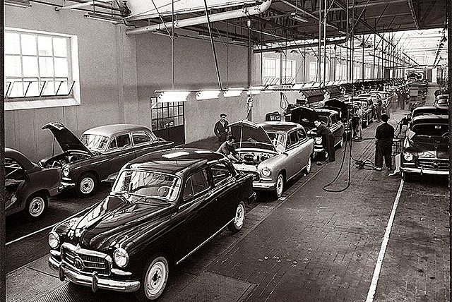 Se crea la primera fábrica Seat.