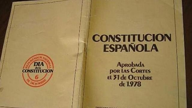 Se aprueba la CONSTITUCIÓN ESPAÑOLA
