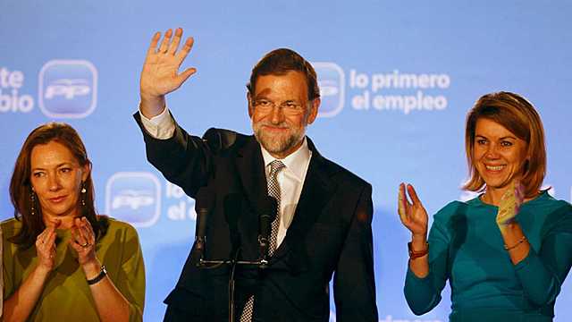 El partido popular gana las elecciones por mayoría absoluta y Mariano Rajoy se convierte en el presidente del gobierno.