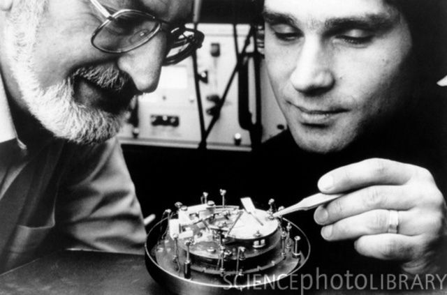 Microscope du Gerd Binnig et Heinrich Rohrer