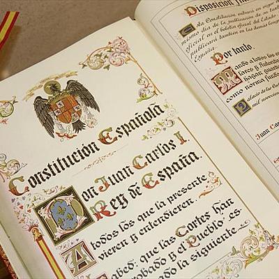 Timeline: España de los últimos cien años. Biografía del personaje.