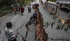 There was a huge earthquake in Nepal that triggered an avalanche from Mount Everest