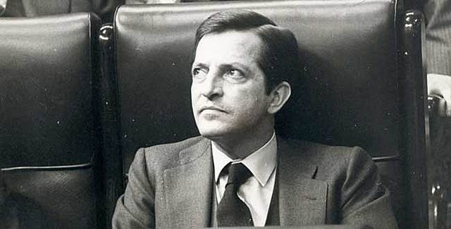 1975: Adolfo Suárez es nombrado presidente del Gobierno por el Rey.