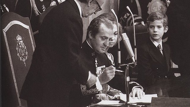 6 de diciembre de 1978: Se aprueba la CONSTITUCIÓN ESPAÑOLA.