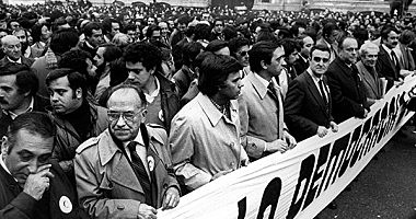 1981: El Golpe es rechazado por Juan Carlos I, y millones de personas se manifiestan en las calles apoyando la democracia.