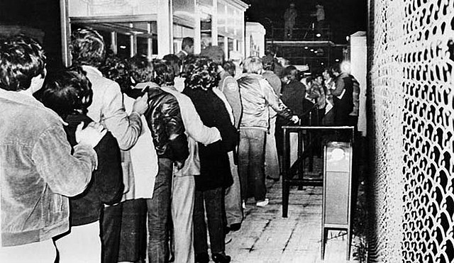 1982: Se considera terminada la transición a la democracia, y se abre por primera vez la frontera con Gibraltar desde 1969.