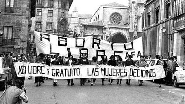 1985: Aprobación de la Ley de Despenalización del Aborto.