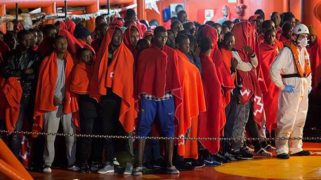 2005: España alcanza su mayor tasa de inmigración (1,5 %, superada solo por Chipre en la U.E.).