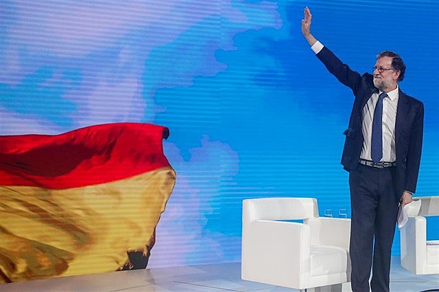 2011: El partido popular gana las elecciones por mayoría absoluta y Mariano Rajoy se convierte en el presidente del gobierno.