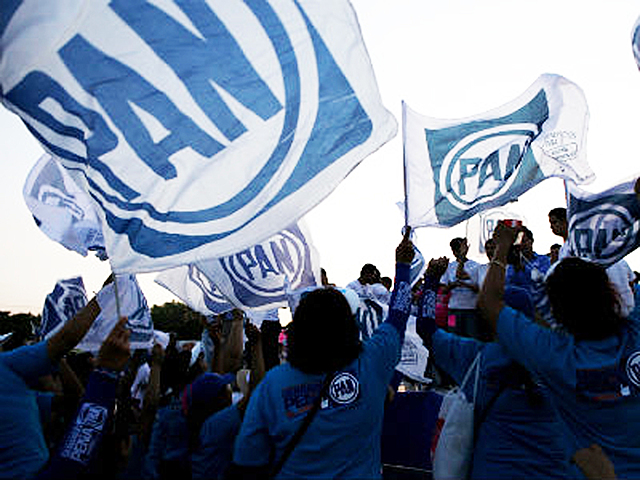 Años tras la derrota, surgen otros partidos políticos en México.