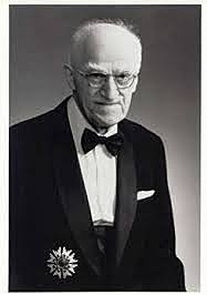 JOSEPH M.JURAN.Habla de cuando se presentan crisis en la durante el proceso de la calidad,en este caso tiene que ver con la fase de planificación.Aporto 3 principales  procesos planificación.Control y mejora de la calidad.