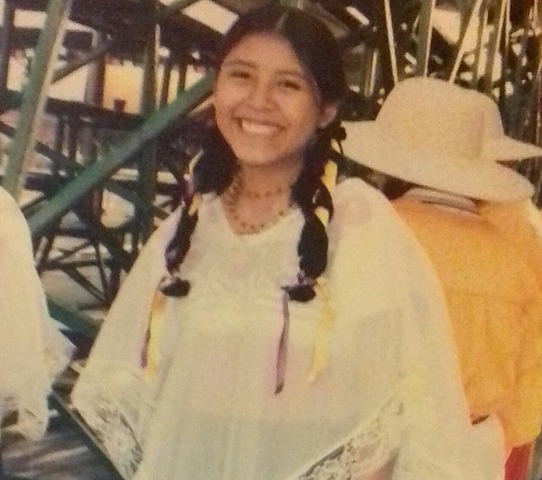 Salir en ceremonia a dar un discurso