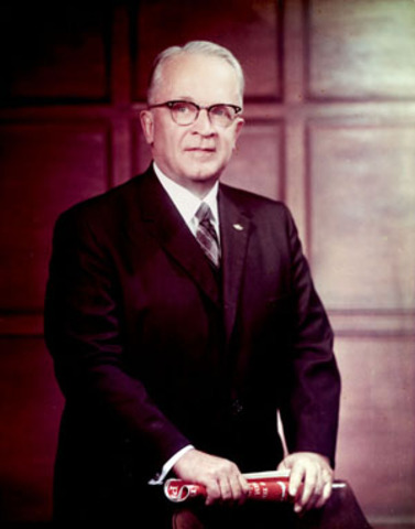 Willard Morrison constructs the first Deepfreeze