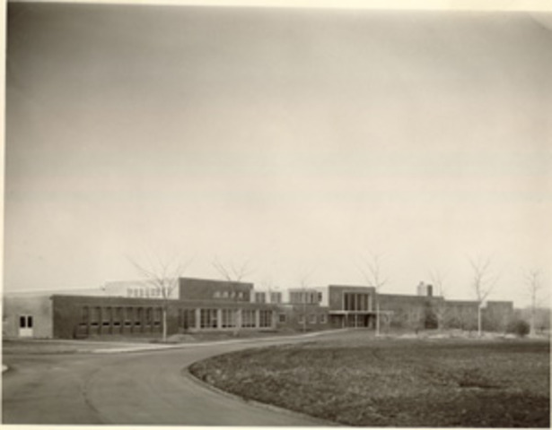 Deer Path School opens