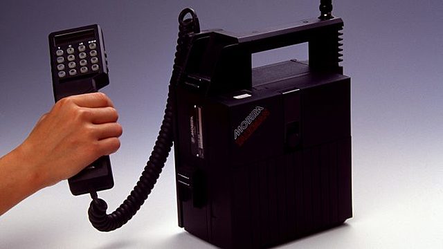 Esimene mobiltelefon