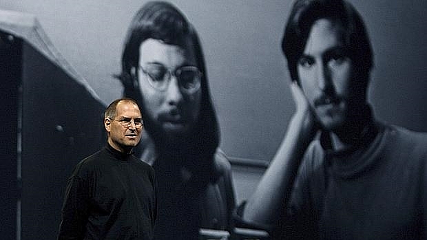 Jobs y Wozniak presentan el Apple I,