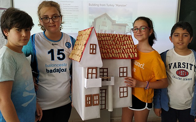Spanish pupils from the Turkish team. The Mansion