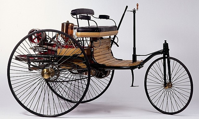 Gottlieb Daimler crea el primer automóvil que funciona con petróleo