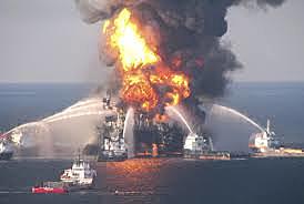 Explosión en el mar