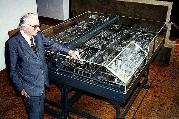 El primer esbozo de un computador moderno