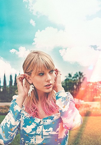 ''Me!'' Quebra recorde de views no Youtube como a artista solo