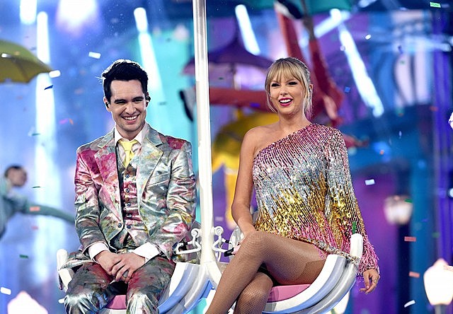 Mundo colorido: Performance de abertura do Billboard Music Awards 2019