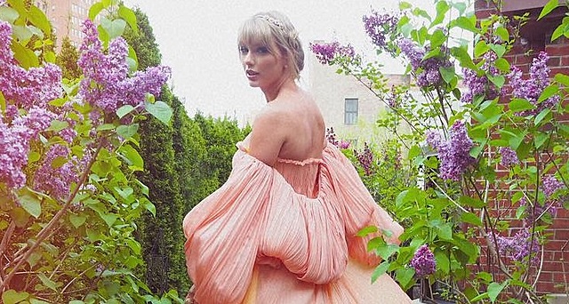 Trechos da canção "Me!"