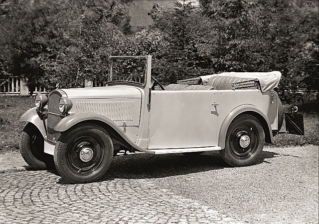 PRIMER CARRO DE PROPIEDAD DE LA EMPRESA