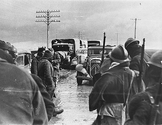 Las fuerzas republicanas derrotan a las tropas italianas en la batalla de Guadalajara.