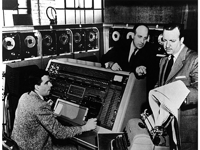 Computadora electrónica digital por John Presper Eckert