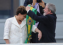 Início do mandato de Dilma Rousseff, primeira mulher a chegar a presidência do Brasil.[2]