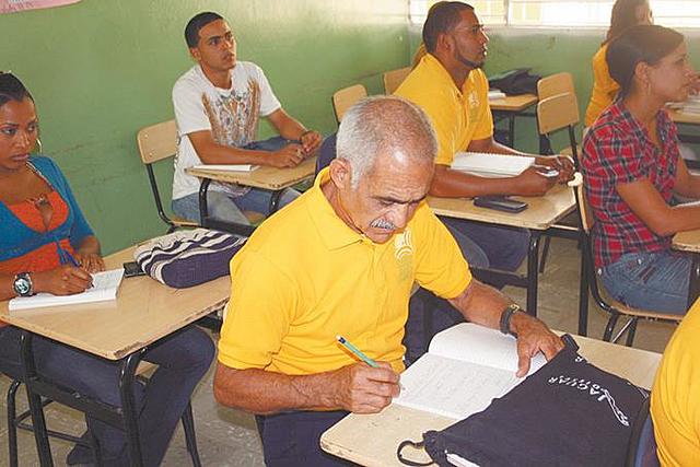1.Contexto Histórico y Metodológico de la Tecnología Educativa en Colombia: se crea en 1954 el lenguaje audiovisual como herramienta educativa.