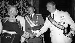 Cambio de gobierno: entra Manuel Fraga.