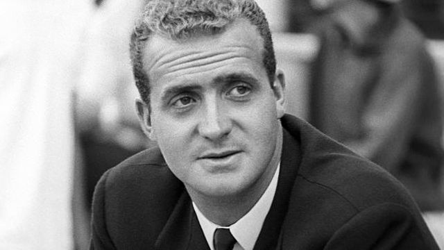 Proclamación de Don Juan Carlos como Príncipe de España, sucesor a la Jefatura del Estado con título de rey.