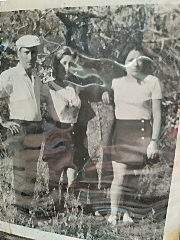 3 de enero de 1965: Su padre muere. Vuelve al pueblo.