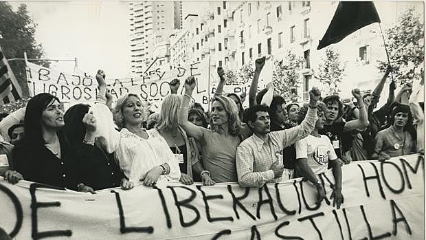 1980: Esther participa en su primera manifestación sin miedo.